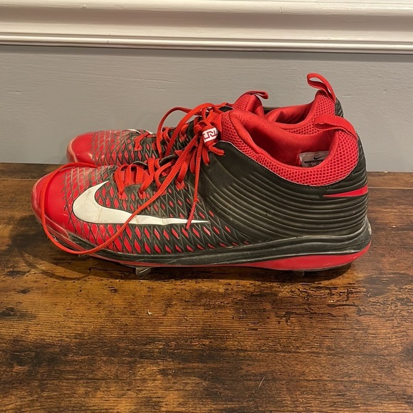 Nike metal cleats - Picture 2 of 6